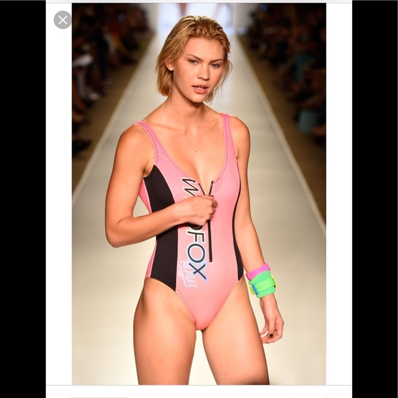 ⚡️Runway Wildfox Malibu One Piece Like New - Picture 1 of 8